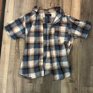 Men’s collared short sleeve button up shirt. Victory sportswear; size medium.
